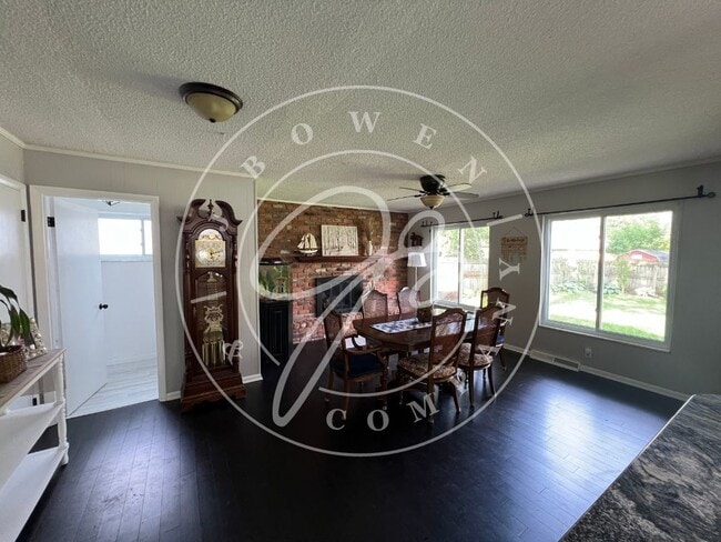 Photo - "Charming 3 bedroom 2 bathroom Sylvania home with Granite Countertops.