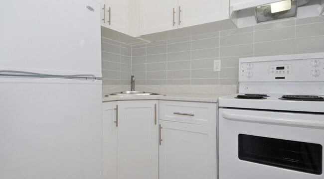 Photo - Hollyburn Court