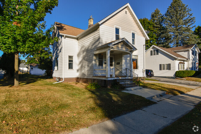 Building Photo - 628 N 7th St Unit Lower Rental