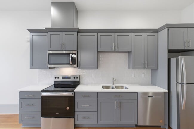 Photo - MOVE IN SPECIAL - See Description for Details Unit 455-204