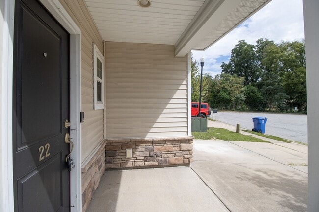 Photo - 22 Routhland Ct