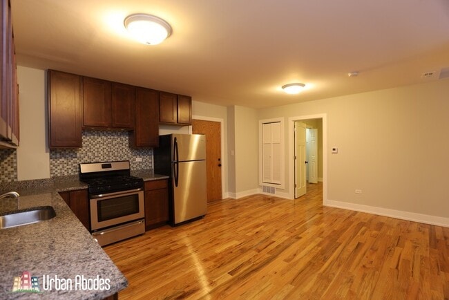 Building Photo - 564 W Arlington Pl Unit A02W