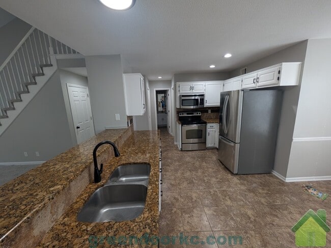 Photo - 14856 Robinson St