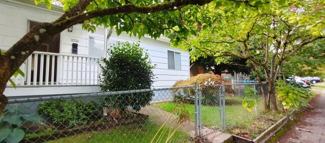 Photo - Charming 1906 2 Bedroom 1 Bathroom Cottage in Sellwood!
