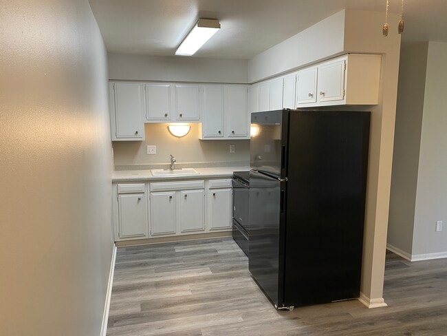 Oakwood Manor Apartments - Oakwood Manor Apartments