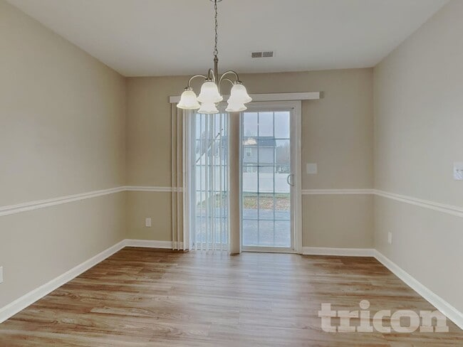 Photo - 1617 Faircrest Ln