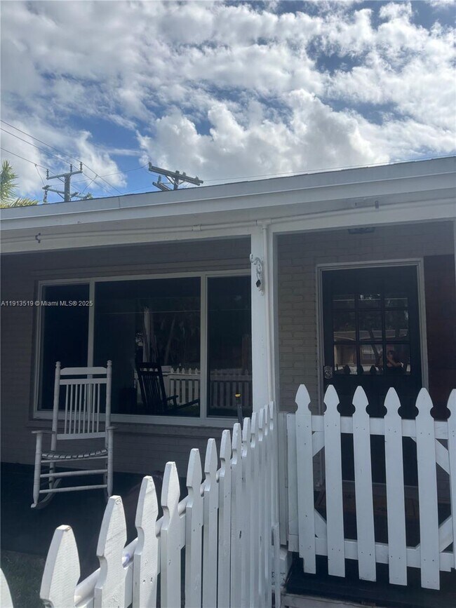 Photo - 2002 NE 43rd St