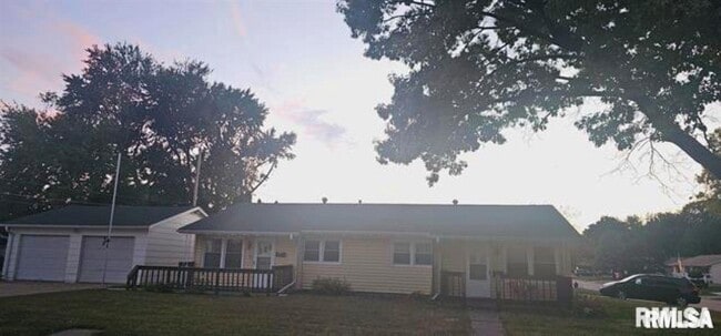 Photo - 3343 5th St