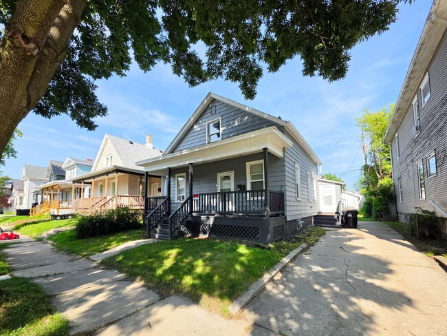 Photo - 1033 Villa St