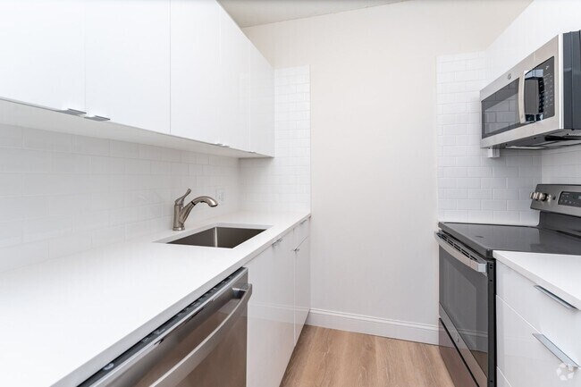 Building Photo - Babcock Tower Rental