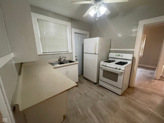 Photo - 541 W 29th St