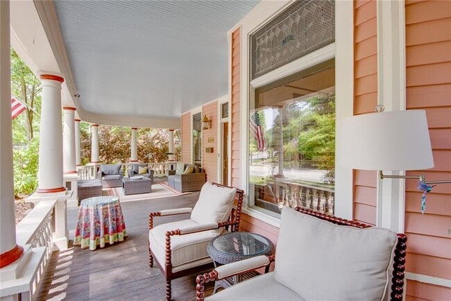 Photo - 860 Euclid Ave NE