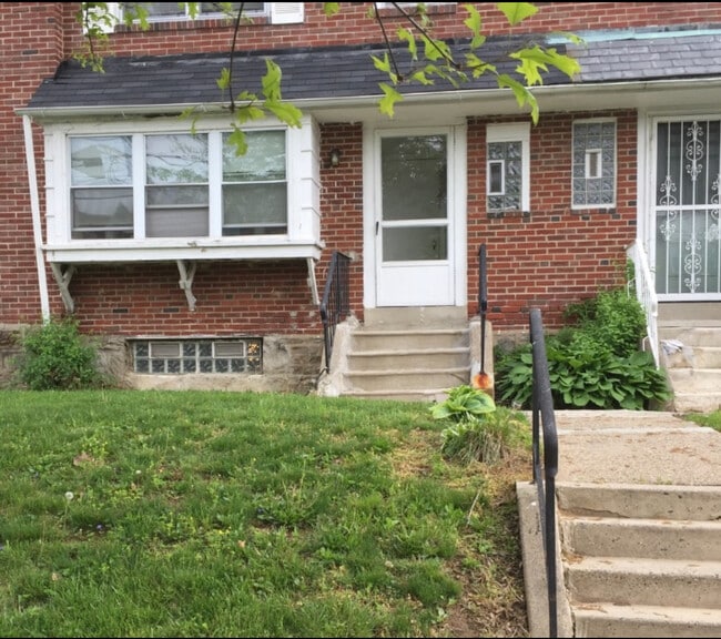 Photo - 1338 E Mount Pleasant Ave Unit 1