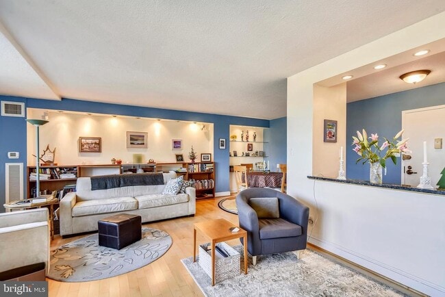 Building Photo - 501 Slaters Ln Unit 215 Rental
