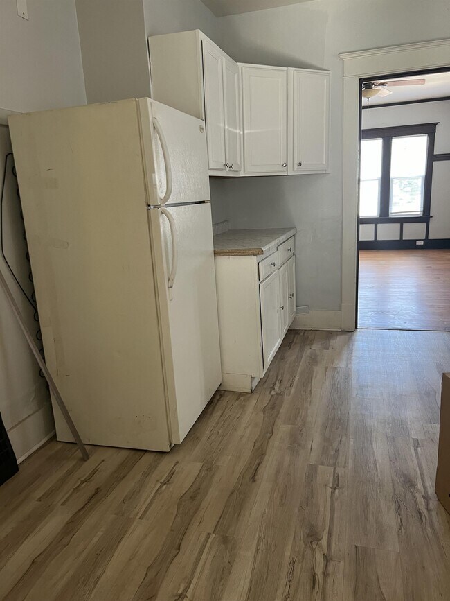 Photo - 210 W Richmond Ave