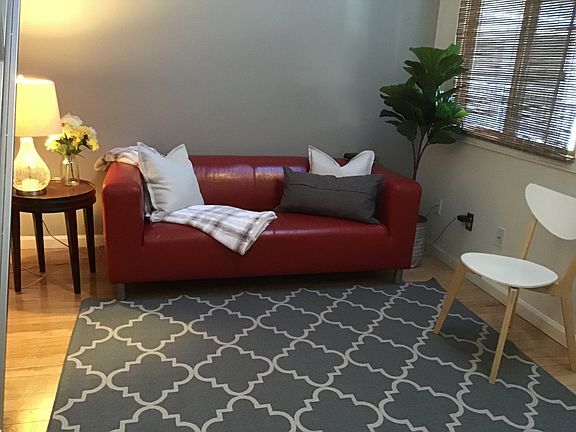 Living room - 1085 Broadway St Unit 18