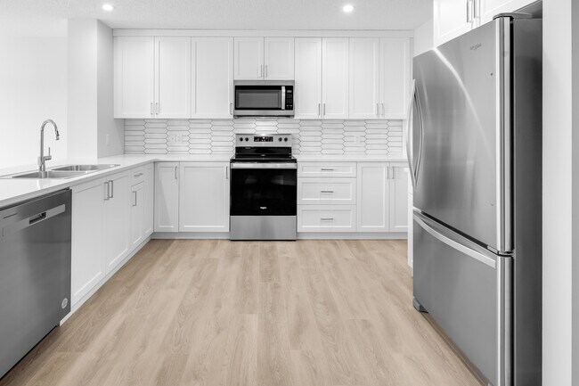 Photo - 1449 Cherniak Way SW