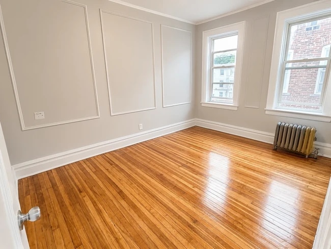 Building Photo - 658 Sanford Ave Unit G