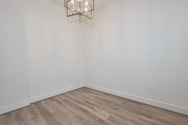 Building Photo - 7918 Parnell St