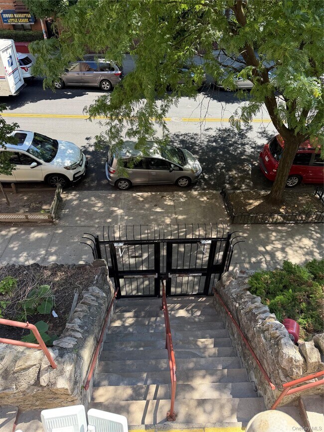 Photo - 646 W 207th St Unit 1