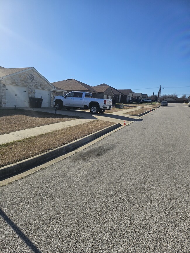 Photo - 900 Yi Dr Unit Side B