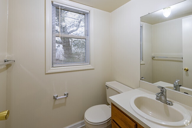 3BR, 2.5BA - 2,134SF - Bathroom