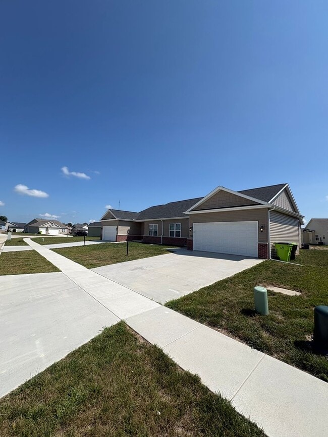 Building Photo - 709 Stephanie Ct