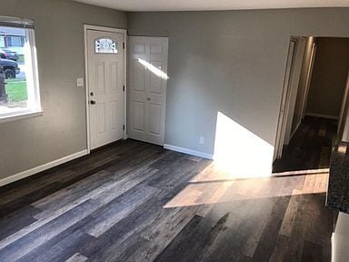 Photo - 5000 Comstock Dr