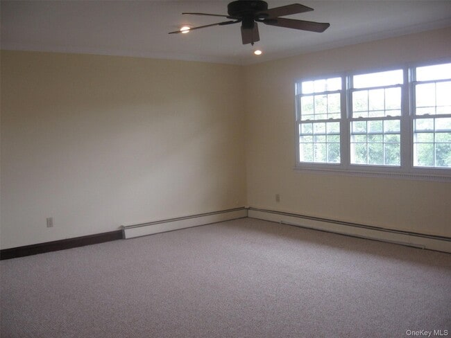 Building Photo - 658 W Penn St Unit Upper Rental