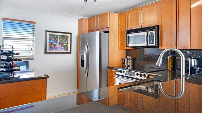 Building Photo - 4800 Bayview Dr Unit 605A