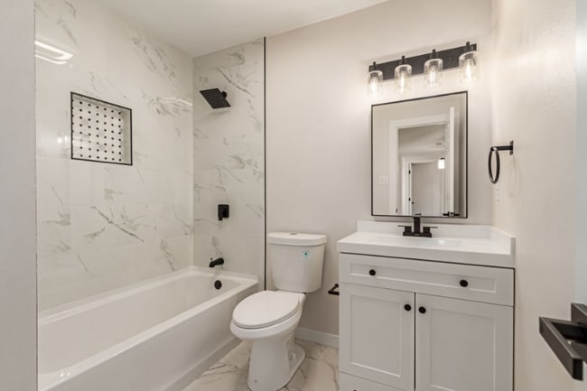 Building Photo - 3420 N 60th Ave