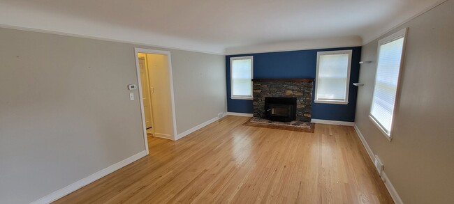 Photo - AVAILABLE  - 4 Bed 1 Bath on London Road