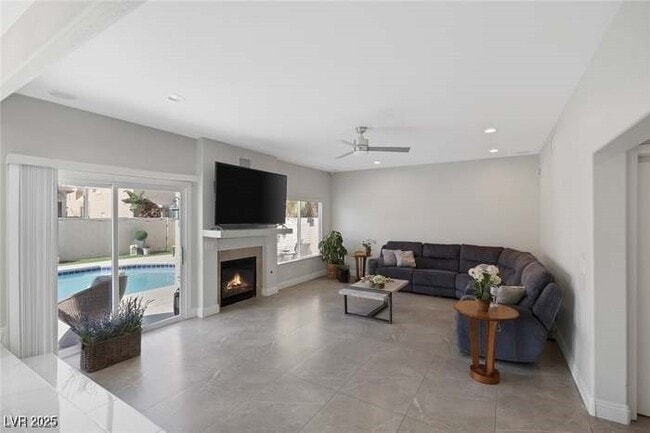 Photo - 442 Staghorn Pass Ave