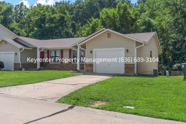 Building Photo - Spacious 2-Bedroom Duplex with Finished Walkout Lower Level