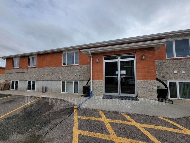 Building Photo - 1613 Sand Ct Unit #07