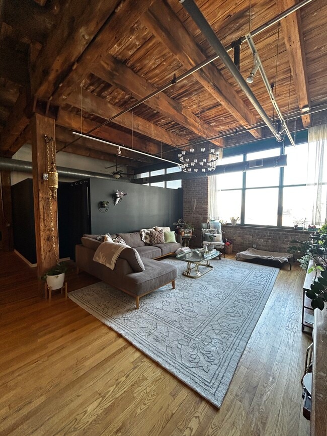 Building Photo - 312 N May St Unit 4F