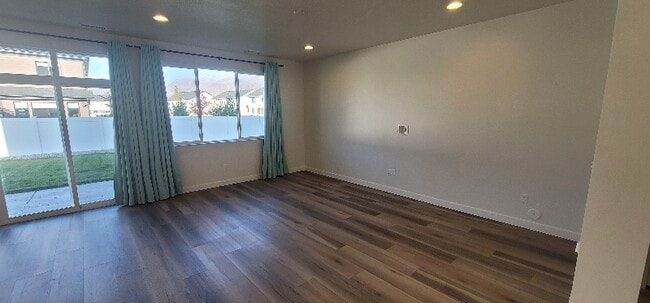 Photo - 908 W 1080 S