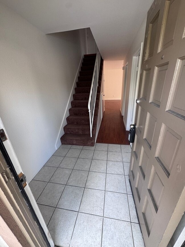 Photo - 4 bed townhouse central Clairemont