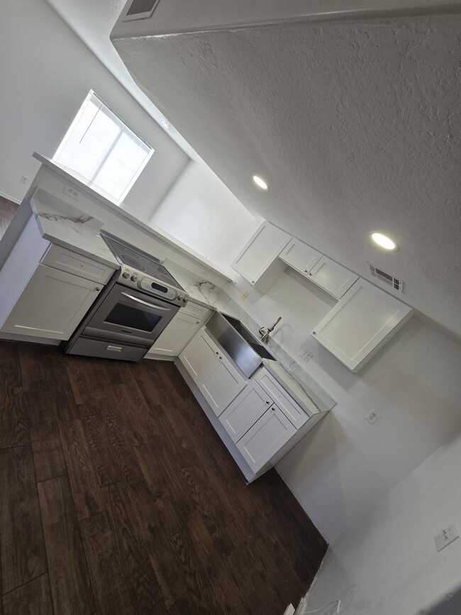 Photo - 5010 S 28th St