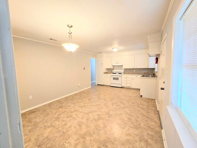 Photo - 270 Myer Ave