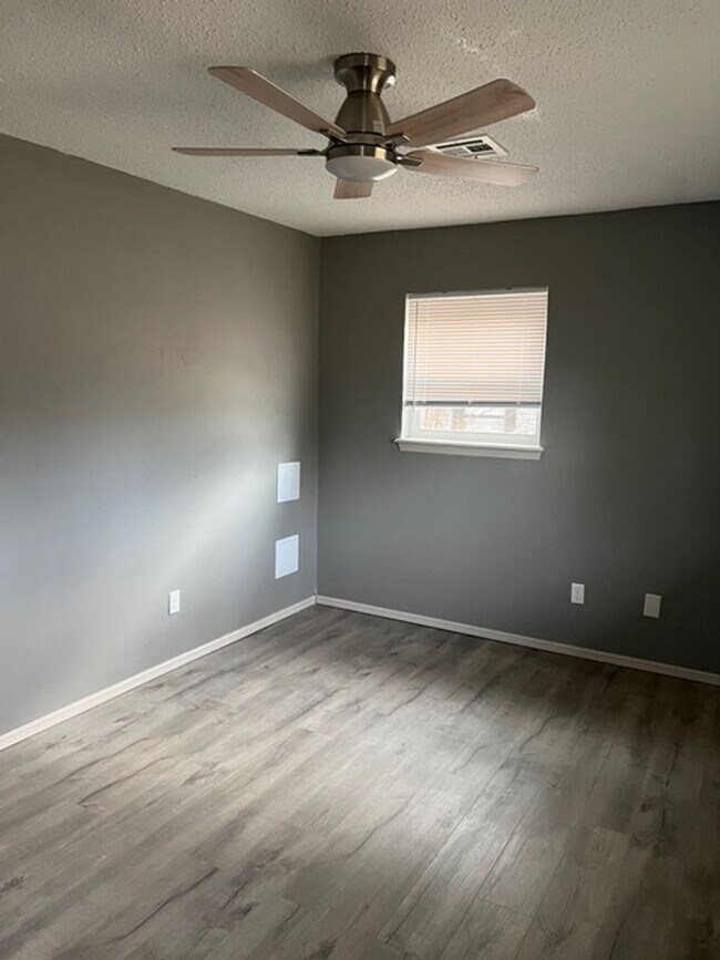 Photo - 3 bedroom, 1 1/2 bath home in central Norman