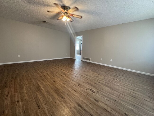 Photo - 312 NW Compass Dr