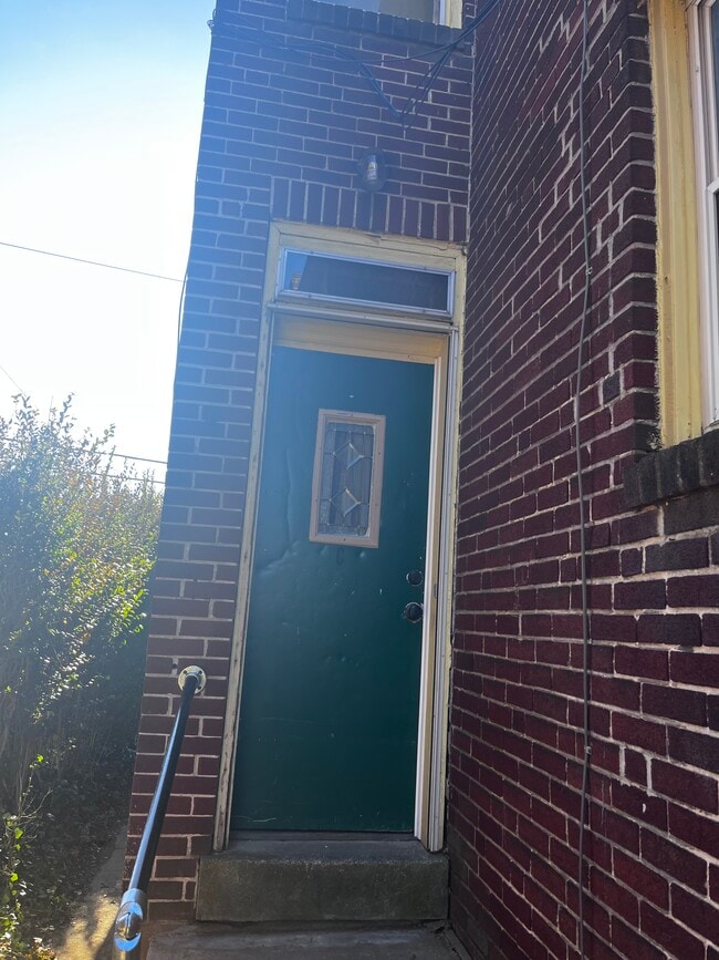 Building Photo - 1811 Mulberry St Unit C