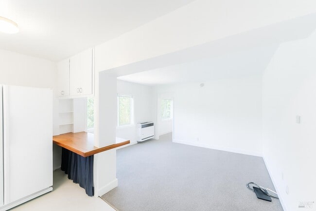 Building Photo - 34 Sunrise Ave Unit B Rental