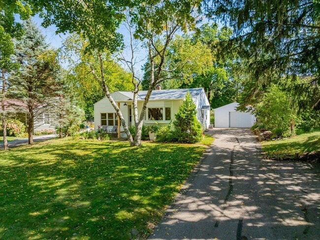 Building Photo - 401 Merrill Crest Dr