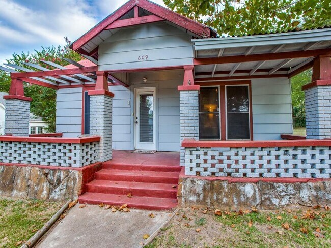 Photo - 609 E Monterey St