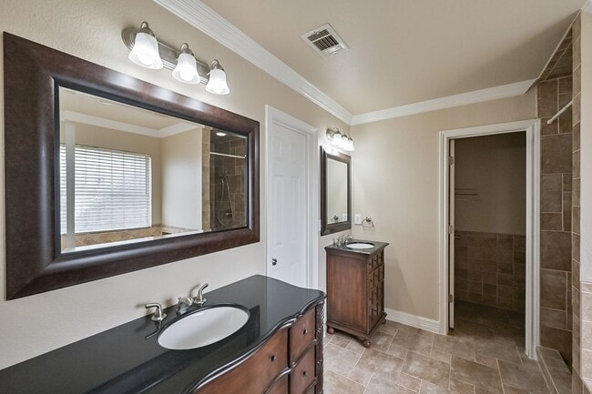 Photo - Dallas Split Bedroom