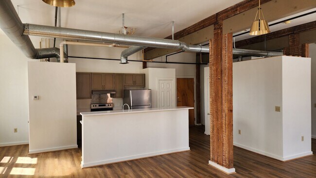 Photo - Flowers Building Condominiums Convenient To Downtown!!