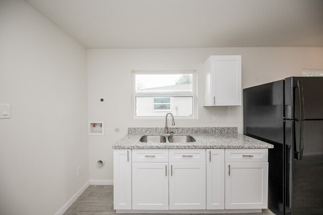Photo - 5040 Mallow St