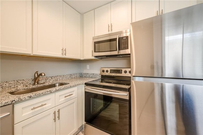 Photo - 880 St Charles Ave NE Unit 4